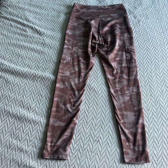 PINK Camo leggings - Picture 3 of 10
